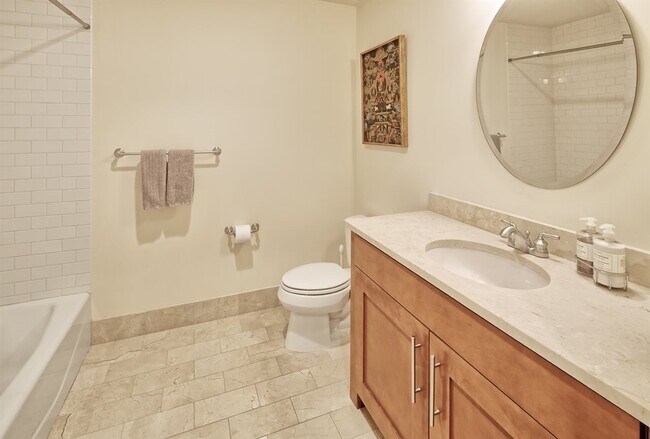 Building Photo - 1125 Maxwell Ln