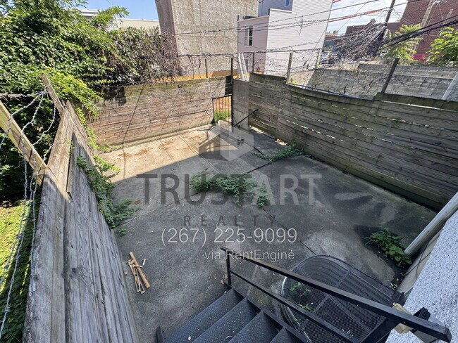 Building Photo - 1609 W Diamond St