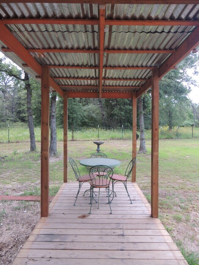 Covered deck off Master bedroom. Fire pit. - 910 Perry Ln