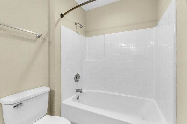 Building Photo - 4 Bedroom 2.5 Bathroom single family home ...