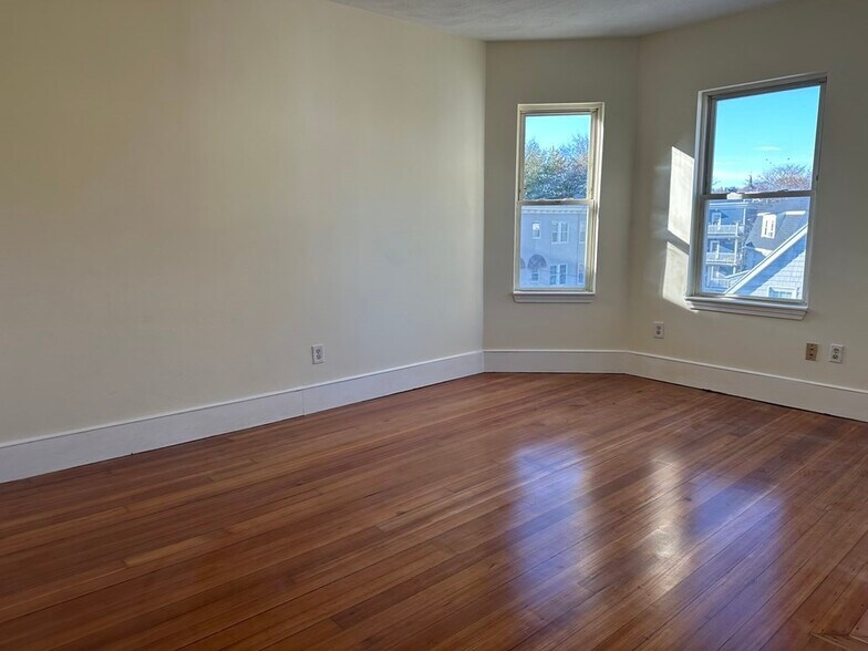 Building Photo - 86 Topliff St