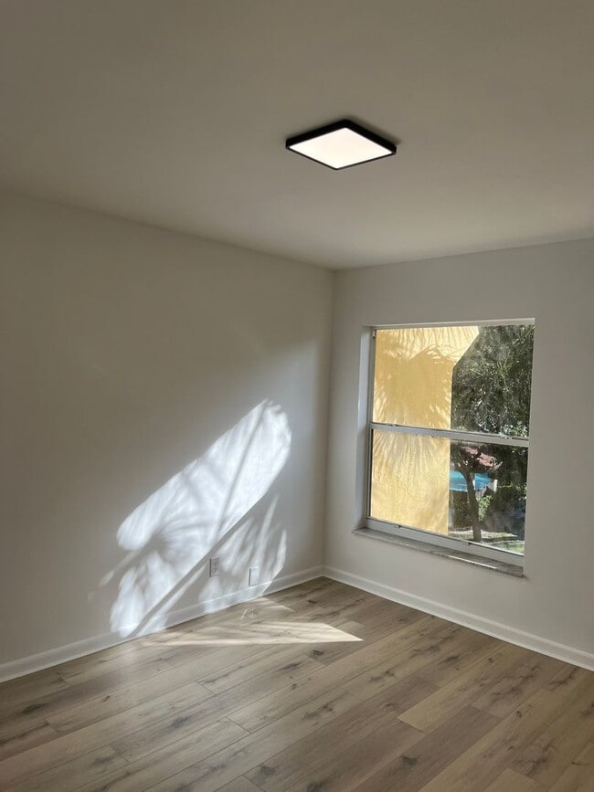 Building Photo - Beautiful 2 bedroom 2 bath Condo in Boca R...