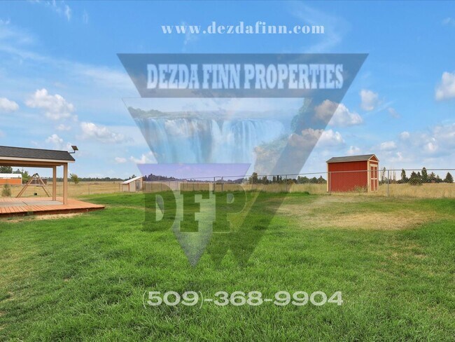 Building Photo - Country Living, Minutes to FAFB! 4 Bed, 2 ...