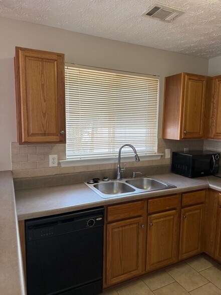 Building Photo - 259 Hiawassee Dr
