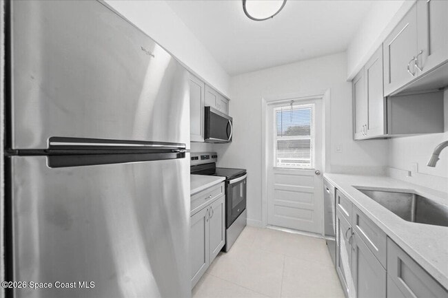 Building Photo - 154 Crescent Beach Dr