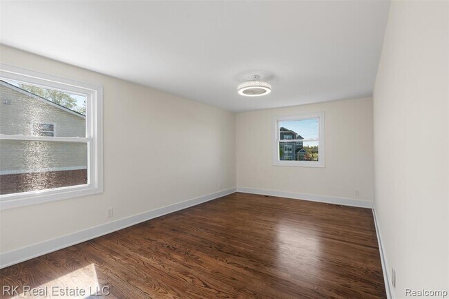 Building Photo - 30728 W 14 Mile Rd
