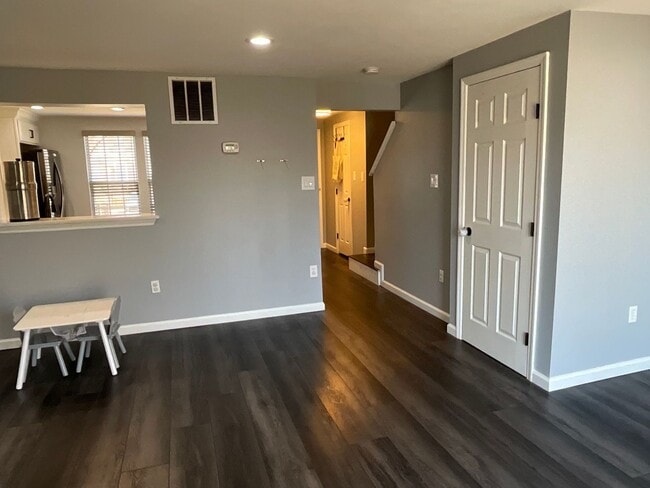 Building Photo - Beautiful 2BR 2BA 3 level townhome located in the Bowling Brook Farms Community