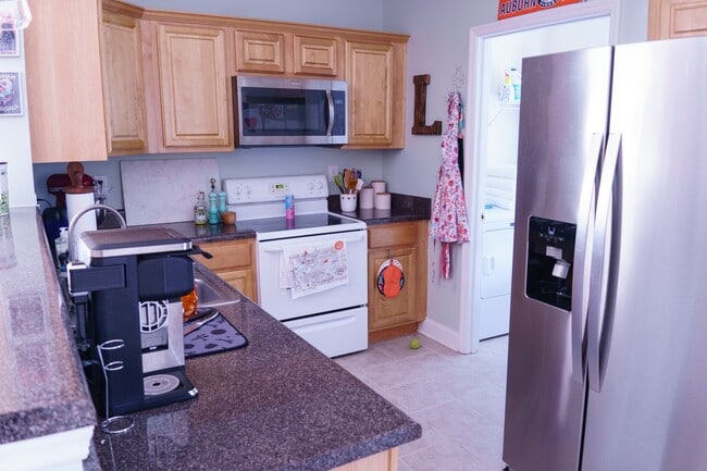 Building Photo - 2 Bedroom Condo in View of Jordan-Hare Stadium