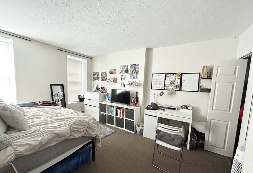 Building Photo - 90 Hammond St