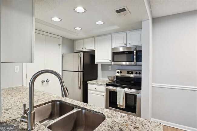 Building Photo - 1018 Chastain Park Ct NE