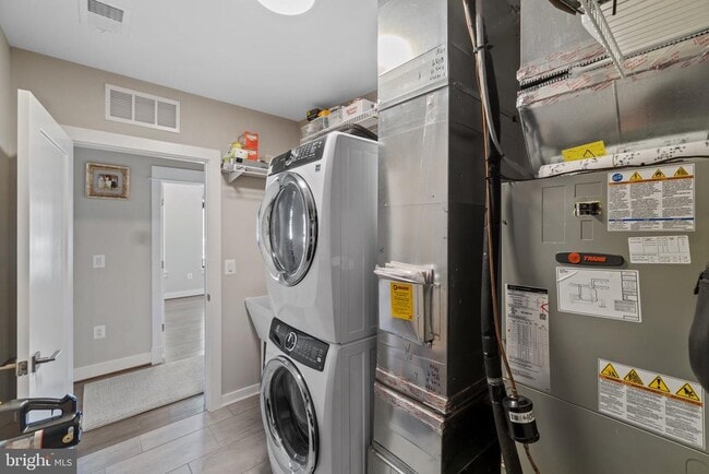 Building Photo - 5 Stationmaster St SE