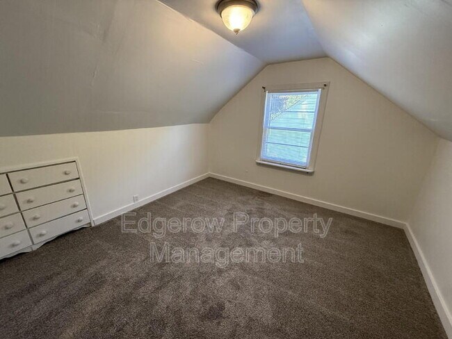 Building Photo - 359 Majestic St SE