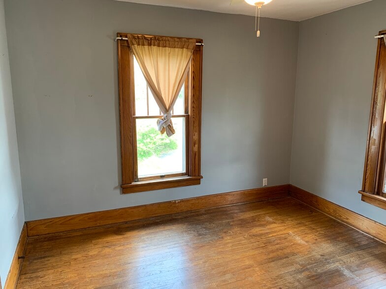 Building Photo - 296 E State St