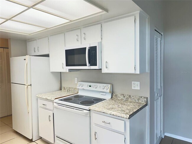 Building Photo - 2416 Alister Ct