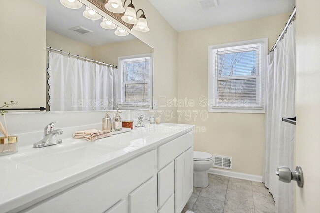 Building Photo - 1421 Ball Ave NE