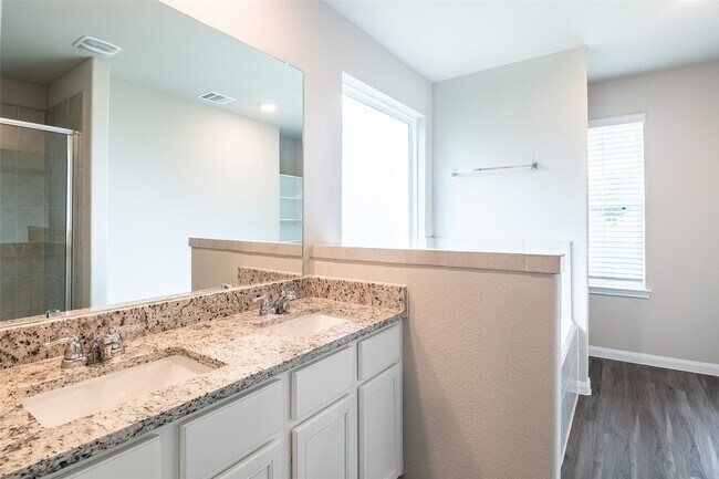 Building Photo - 2413 Tavo Trails Dr