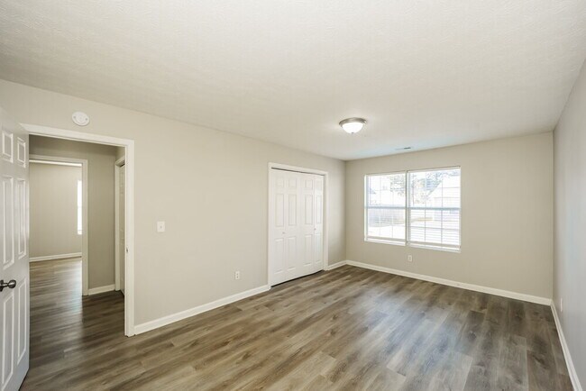 Building Photo - 220 Willow Springs Dr