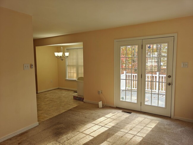 Building Photo - 5 Bedroom home in Henrico