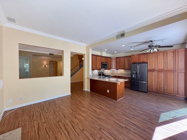 Building Photo - Stunning 3B/2.5BA Home in San Diego w/ Fir...