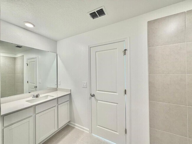 Building Photo - 2134 Chris Dr