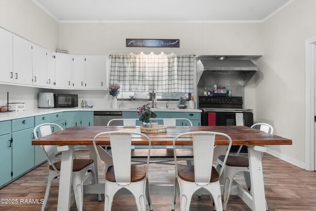 Building Photo - 501 Daspit St