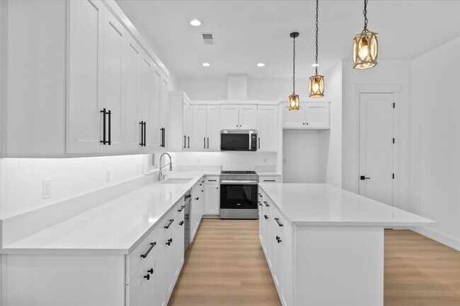 Building Photo - 208 Bogey Ln