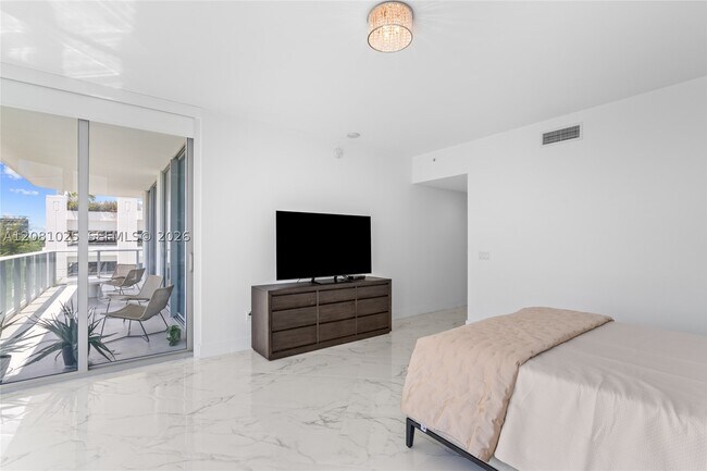 Building Photo - 17111 Biscayne Blvd
