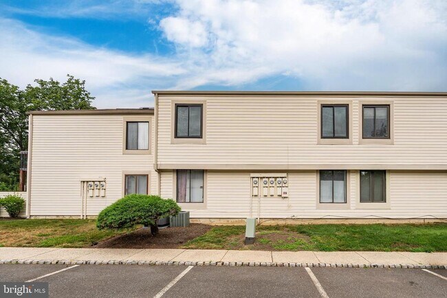 Building Photo - 10 Avon Dr