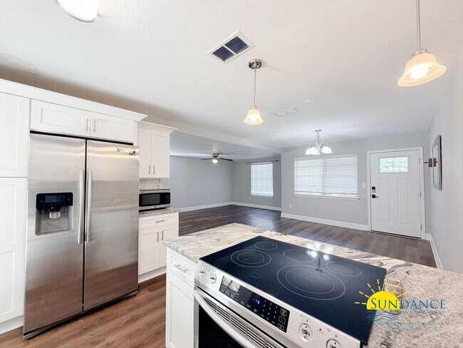 Building Photo - Upgraded 4BR Home with In-Ground Pool in Fort Walton Beach!