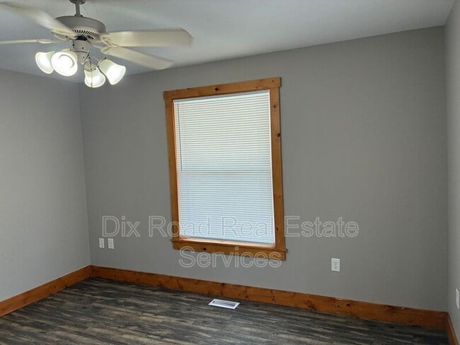 Building Photo - 915 Bellaire Ave