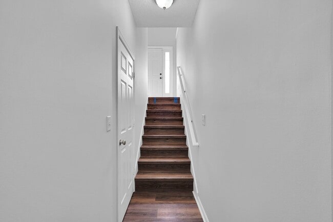 Building Photo - Charming 3 BR Home in Jacksonville, FL