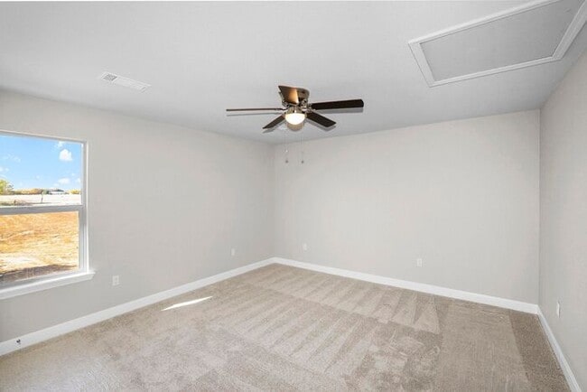 Building Photo - 7628 Woodford Ave