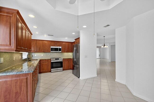 Building Photo - 11570 Briarwood Cir