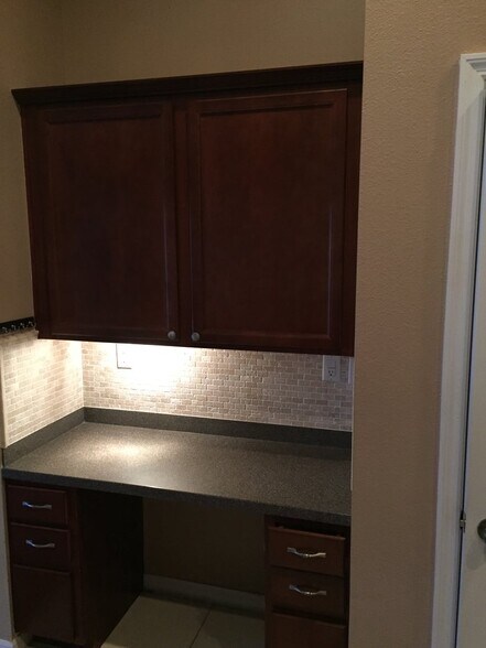 Building Photo - 5723 Kinglethill Dr