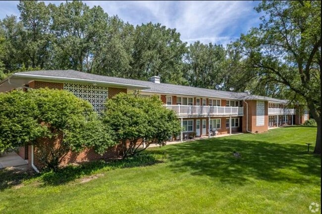 Primary Photo - 6120 Century Ave