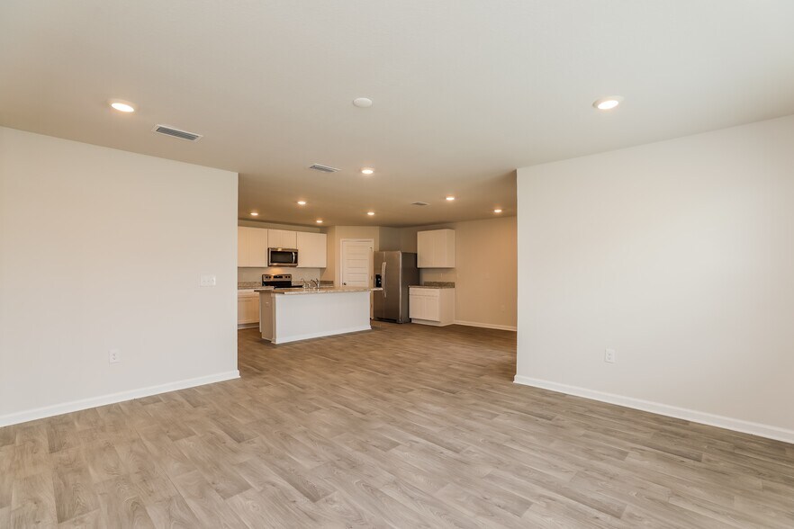 Building Photo - 5816 Tiagra Dr