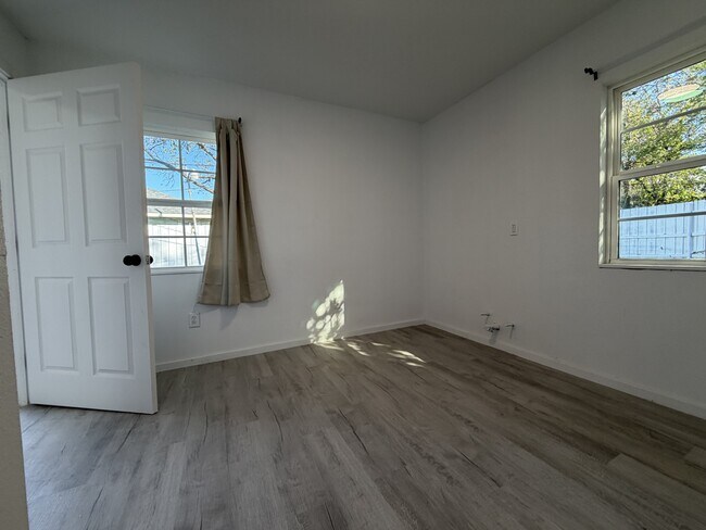 Building Photo - 317 Choctaw Trce