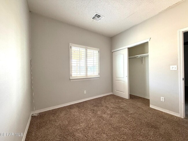 Building Photo - 3729 Loma Brisa Dr