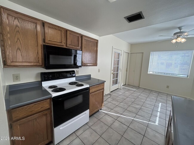 Building Photo - 2120 N Yucca Ct