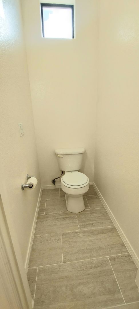 Building Photo - Short term available!! Great location! Dow...