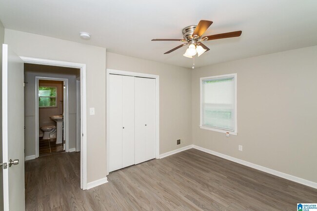 Building Photo - 565 Camellia Rd