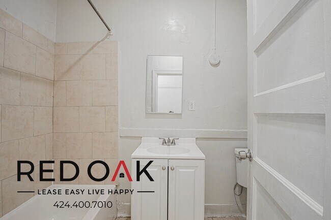 Building Photo - 1000 S Grand View St