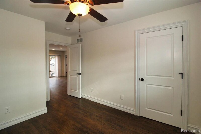 Building Photo - 37752 Huron Pointe Dr