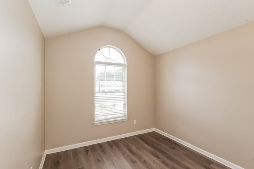 Building Photo - 714 Cherry Branch Cir