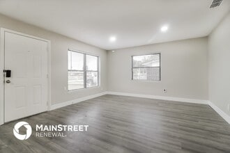 Building Photo - 6808 Ravenna Ave
