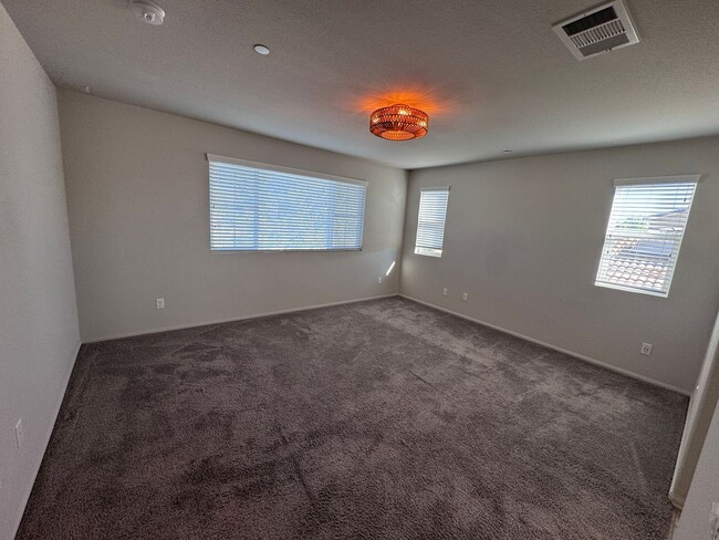 Building Photo - Large Newer Home - 4 Bedroom / 3 1/2 Bath