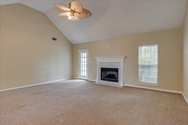 Building Photo - 924 Prairie Cir