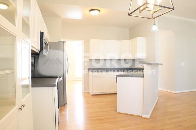 Building Photo - 819 Laurel Meadows Pkwy