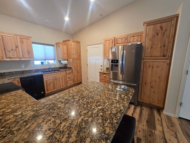 Building Photo - Unfurnished, 1-Year Long-Term Rental **$50...