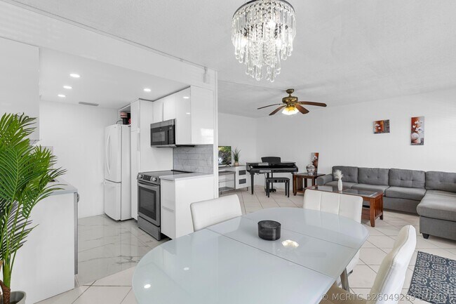 Building Photo - 3028 Harwood D